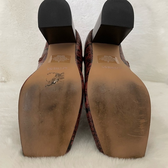 EXPRESS Snake Print Booties - Picture 6 of 12
